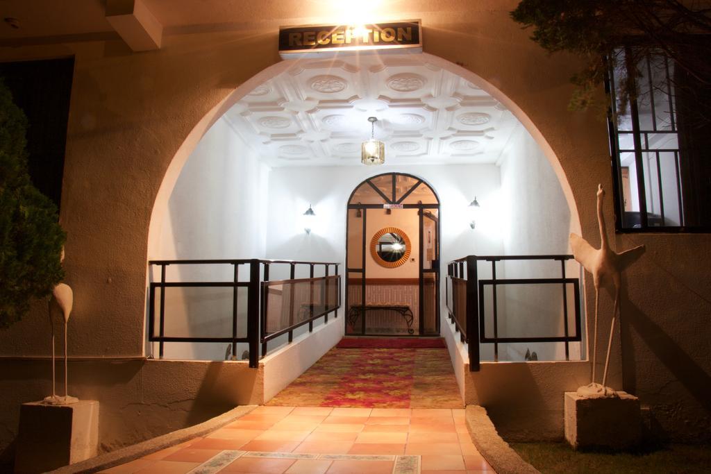 Hill View Hotel Mccarthy Hills Botianaw Exterior foto